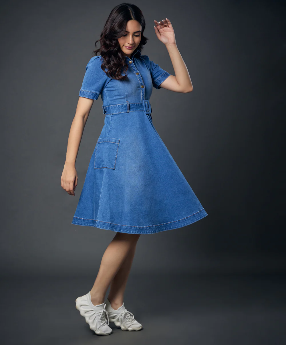 Classic Collared Denim Dress With A Belt - Image 4