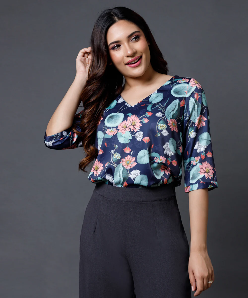 Colourful Printed Half Sleeve Vneck Top - Image 2