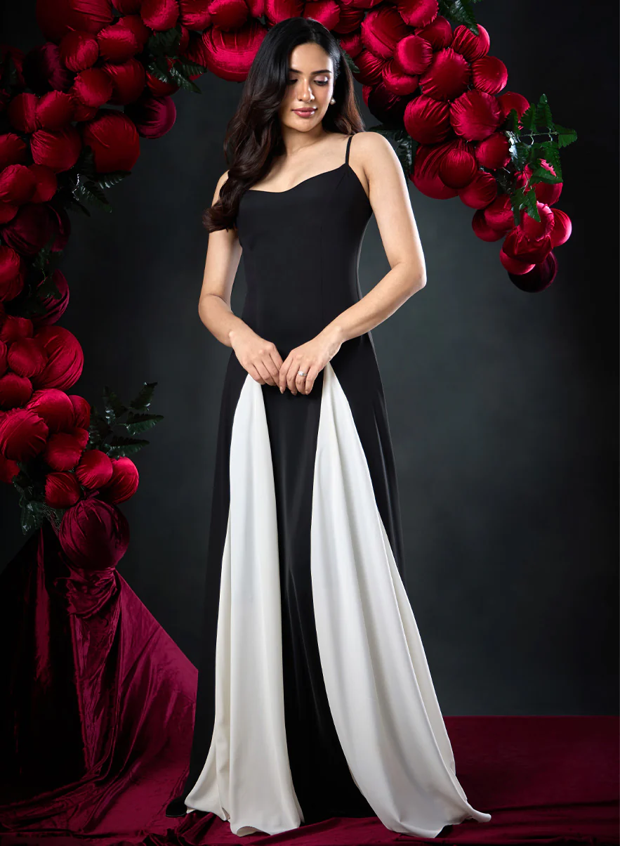 Contrast Panel Deep Sweetheart Black Dress - Image 3