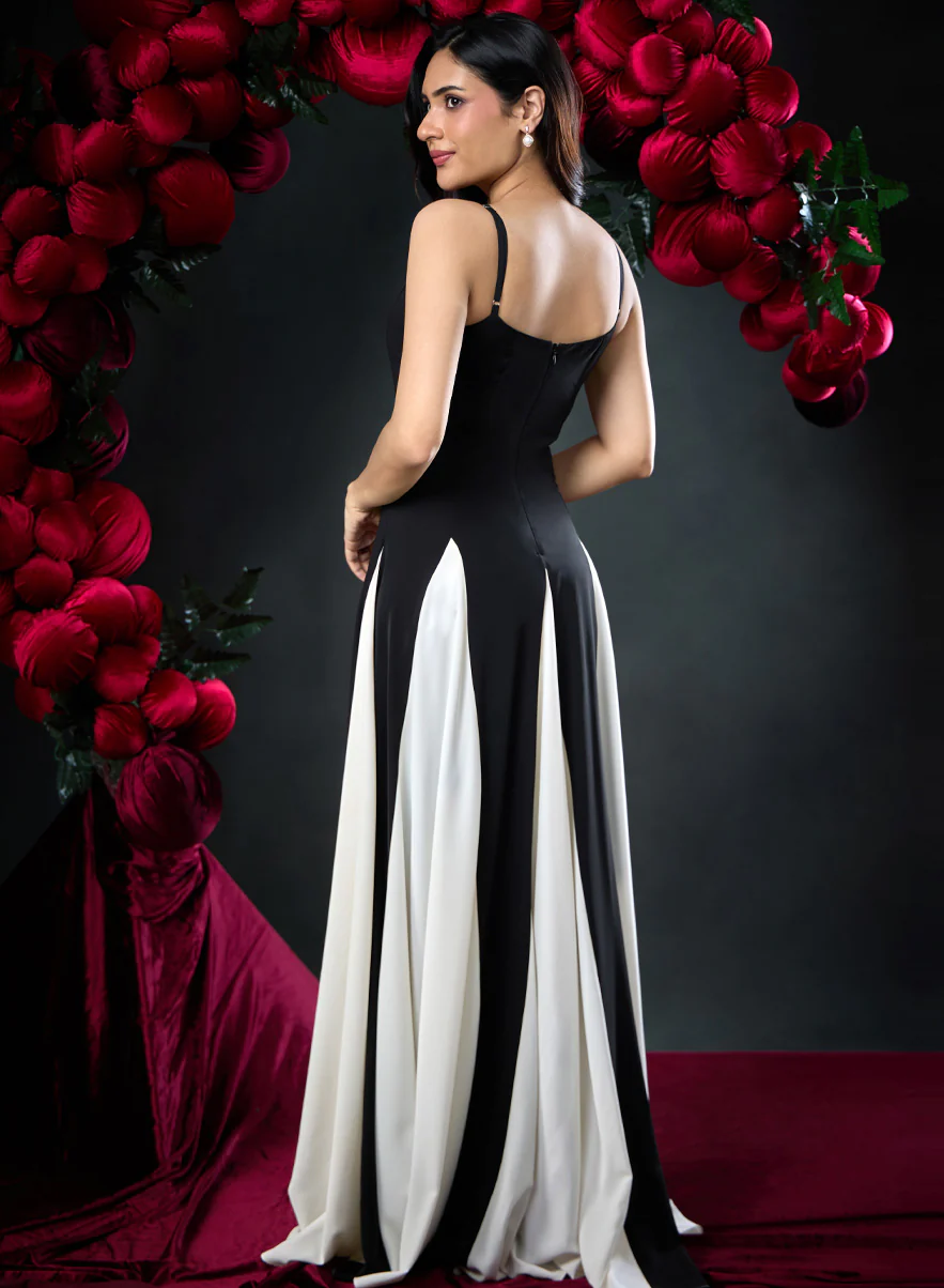 Contrast Panel Deep Sweetheart Black Dress - Image 4