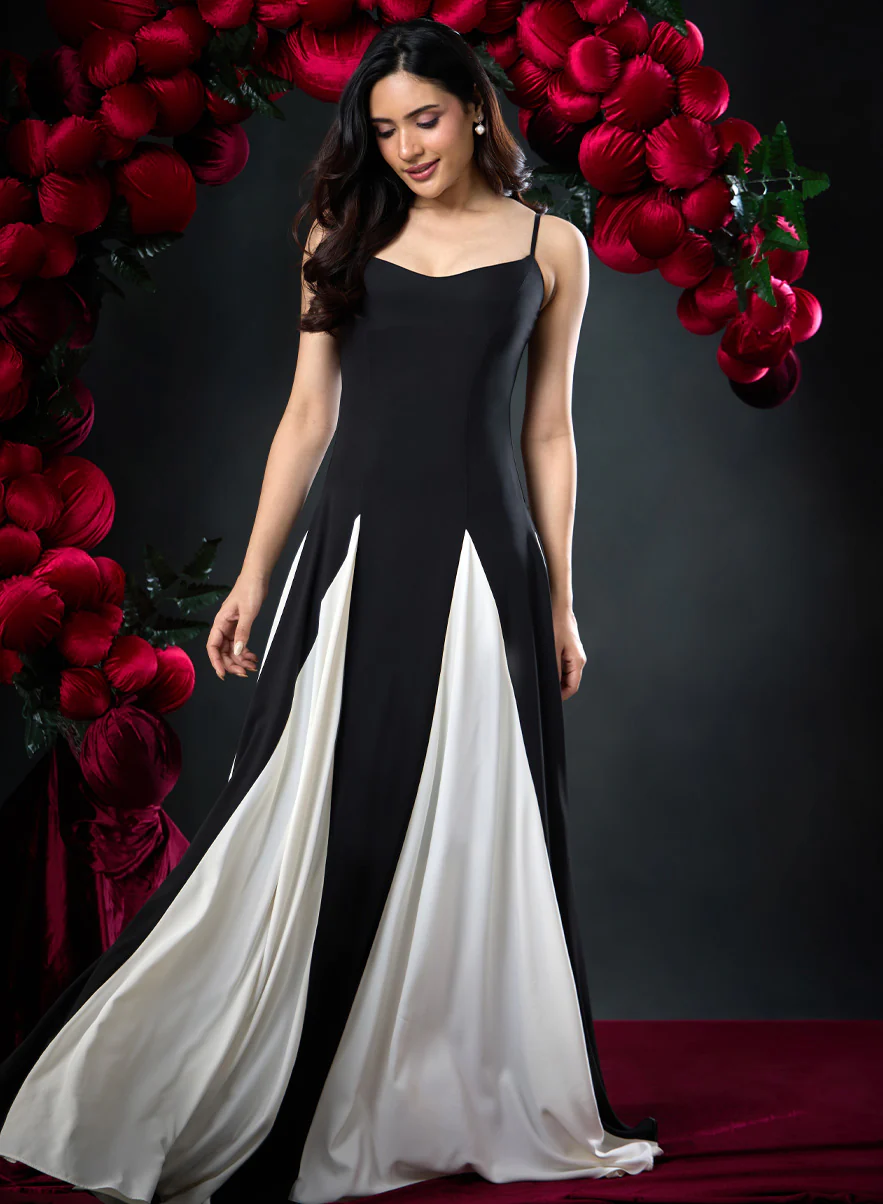 Contrast Panel Deep Sweetheart Black Dress - Image 5