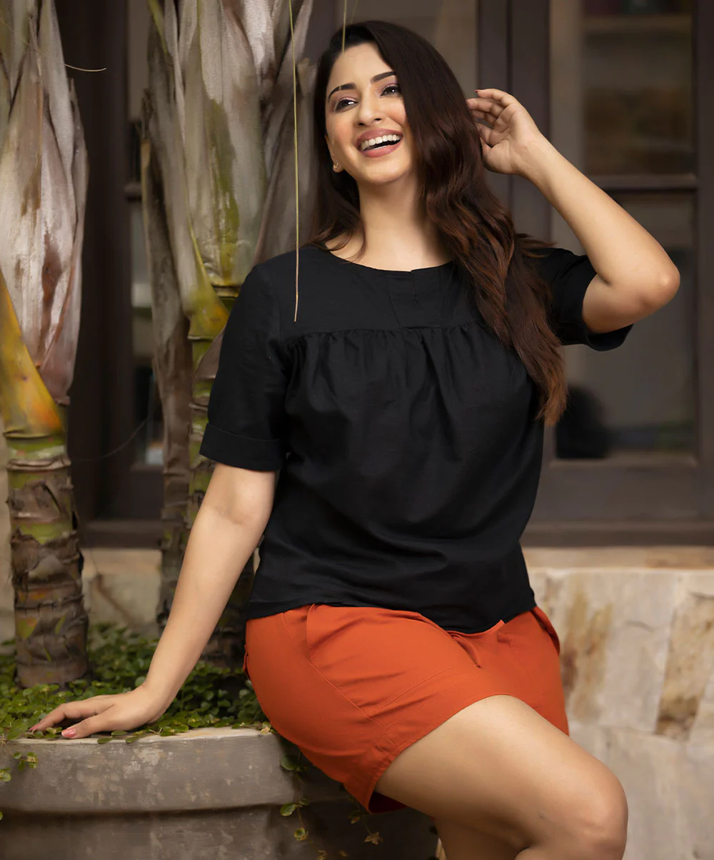 Cut Opening Round Neck Linen Top-Black