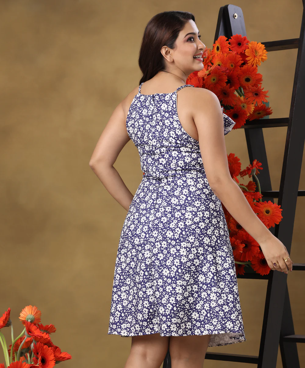 Frilled Neck Loose Fitted Dress - Image 3