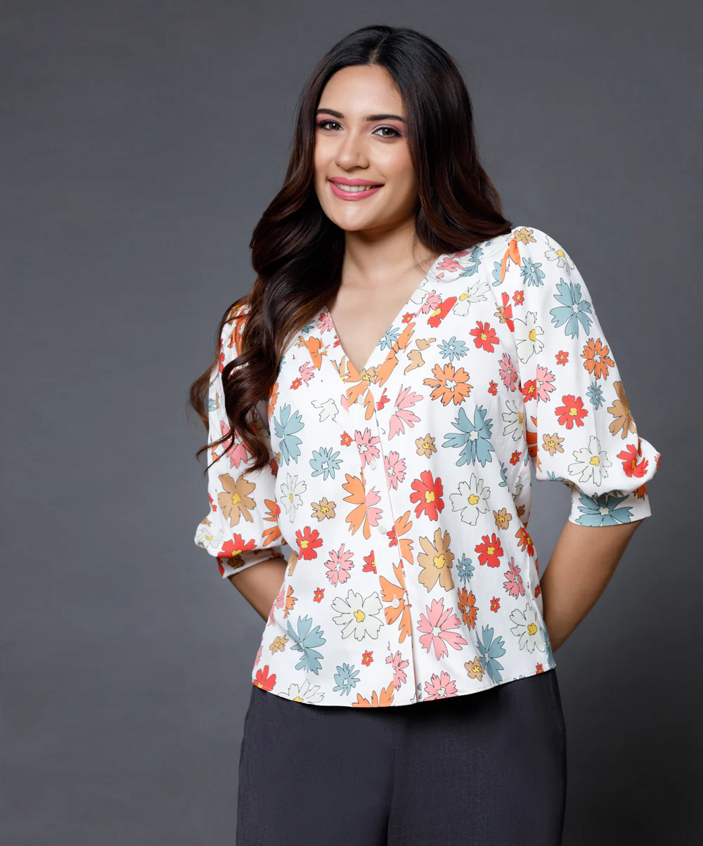 Front Pleated detailed long puff sleeve top - Image 6