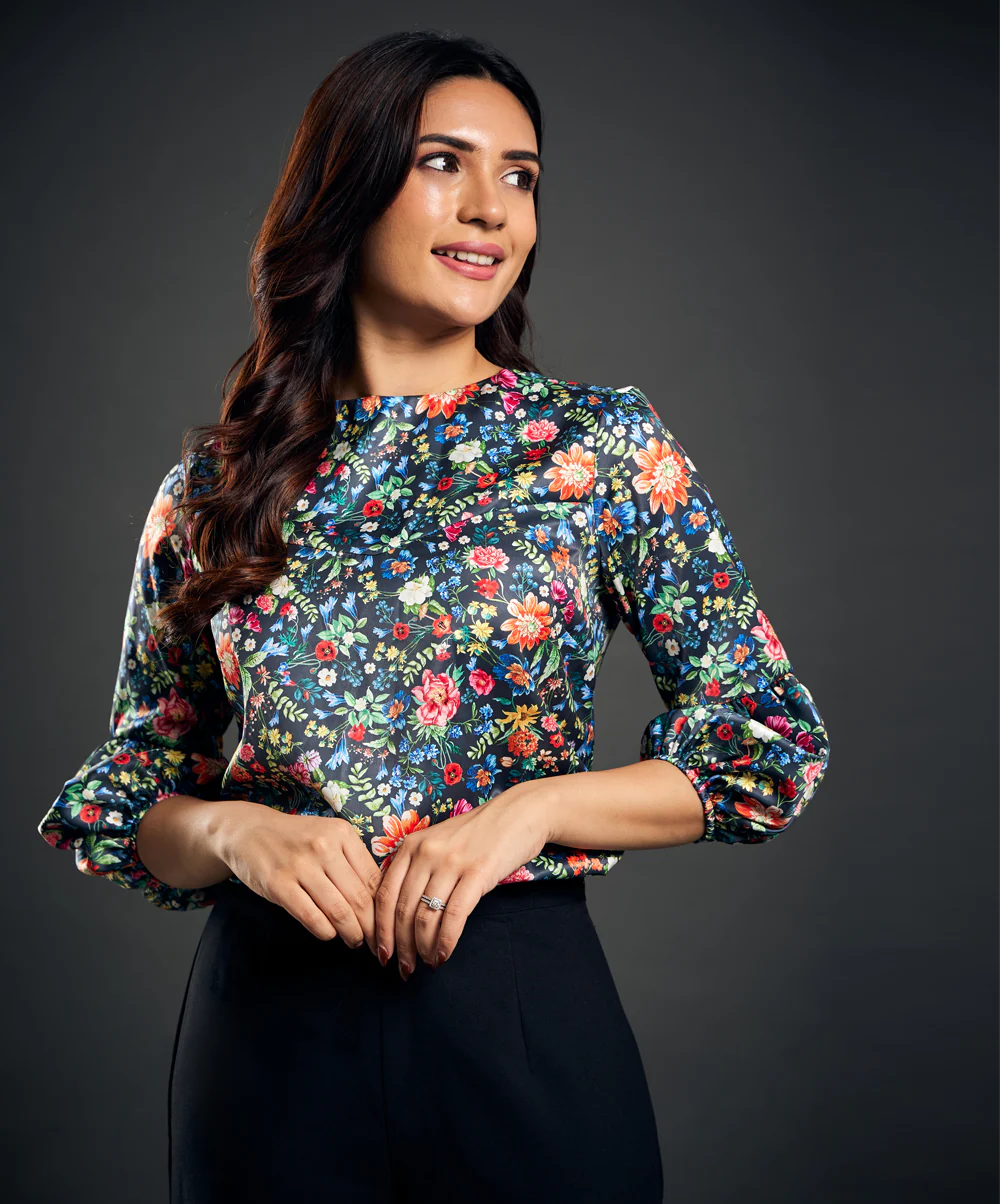 Half Puffed Sleeve Satin Printed Top - Image 4