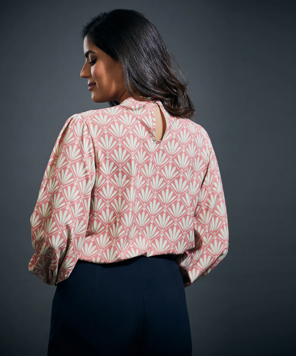 Long Sleeve Printed Vneck Top - Image 4