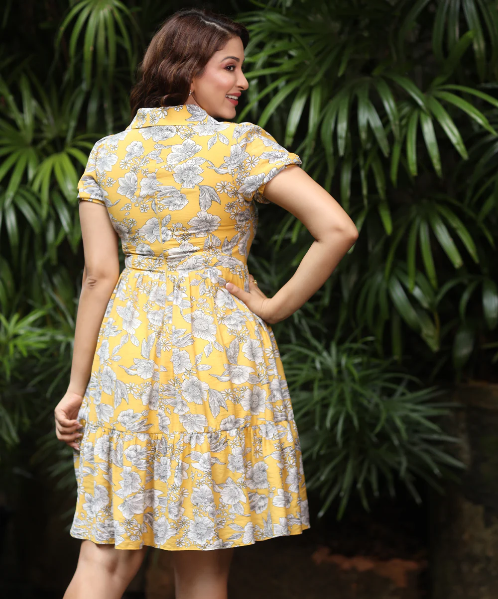 Loose Fitted Printed Puffed Sleeve Dress - Image 3