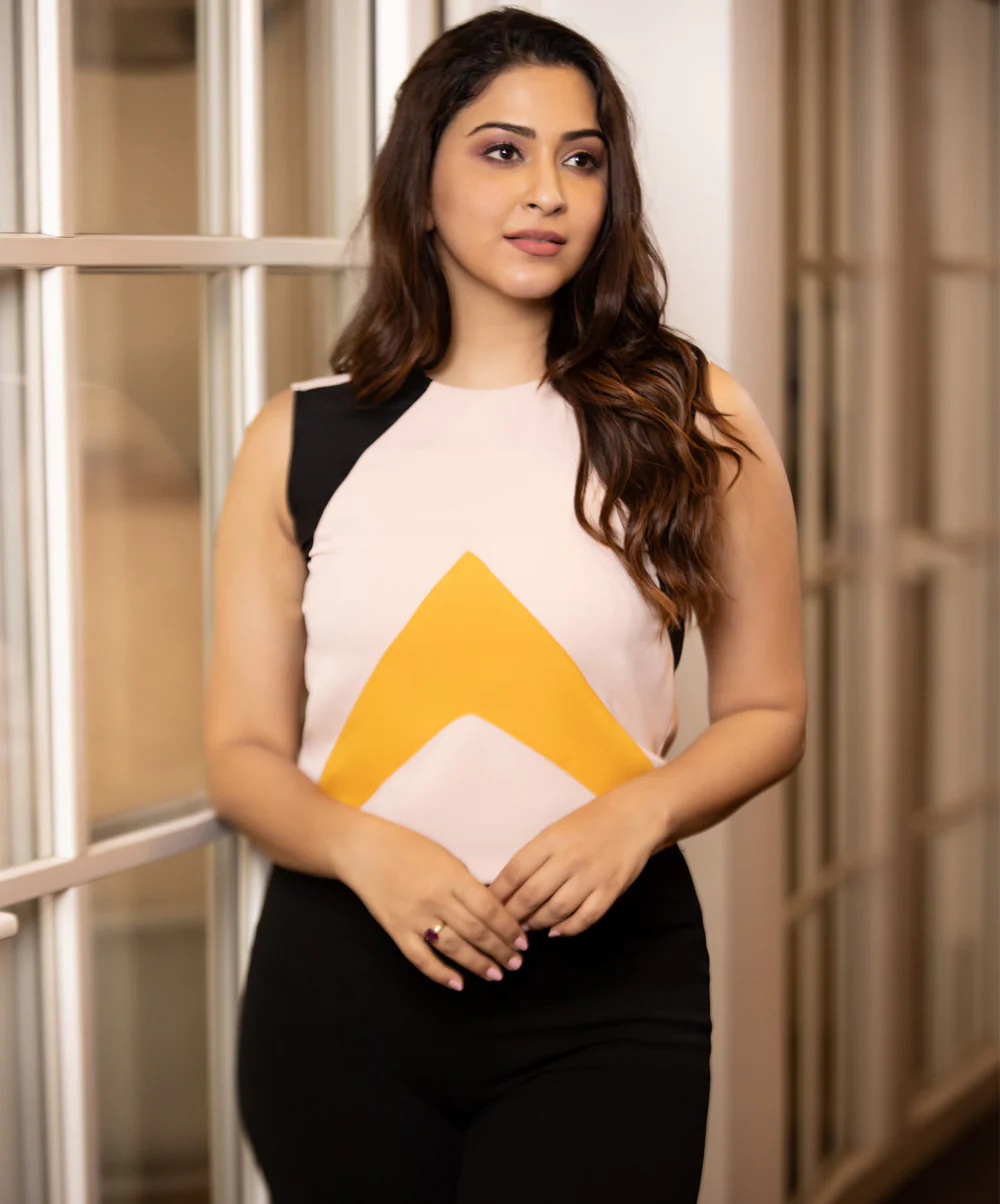 Middle Mustard Arrow Sleeveless Top
