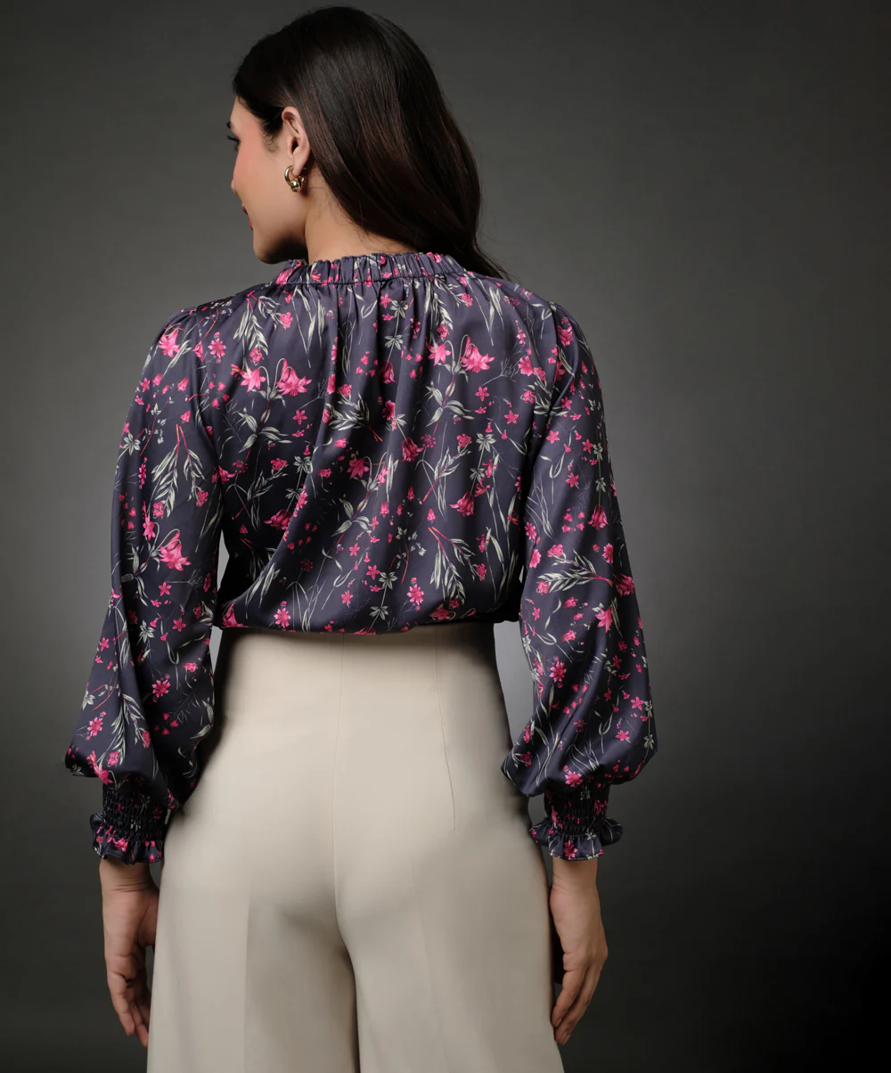 Neck Detailed Long Sleeve Printed Smocked Top - Image 4