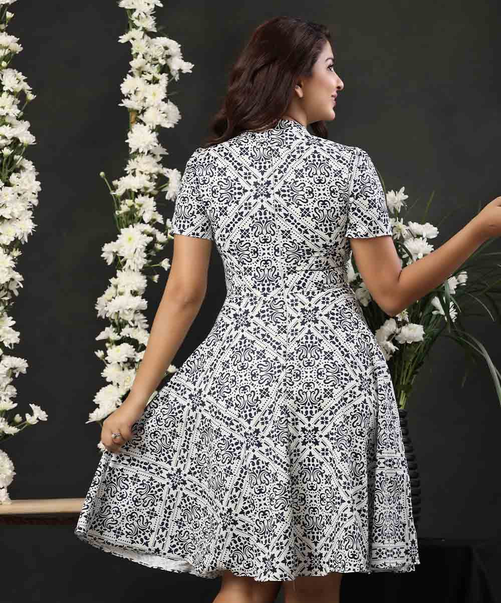 Neck Tie Front Opened Printed Dress - Image 3
