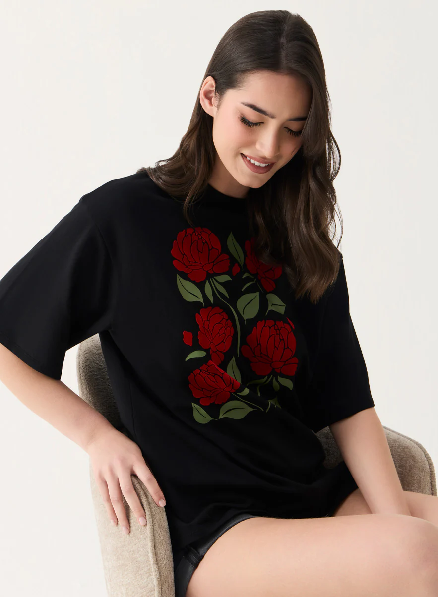 Red Rose Printed Oversized T-shirt - Image 4