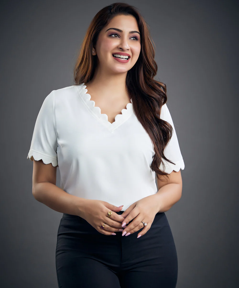 Scalloped Detailed Short Sleeve White Top - Image 2