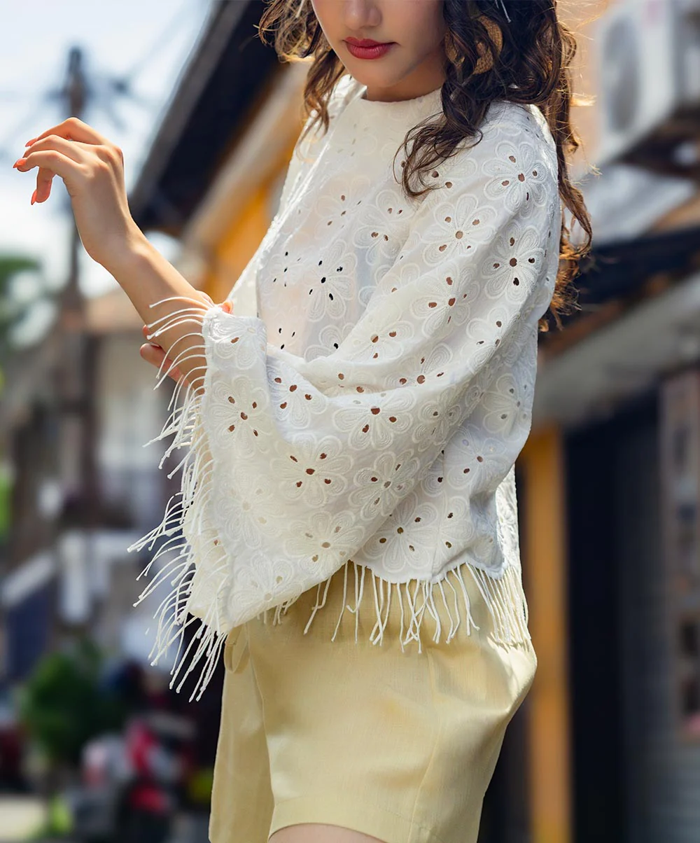 Scalloped Thread Detailed Crop Top - Image 2