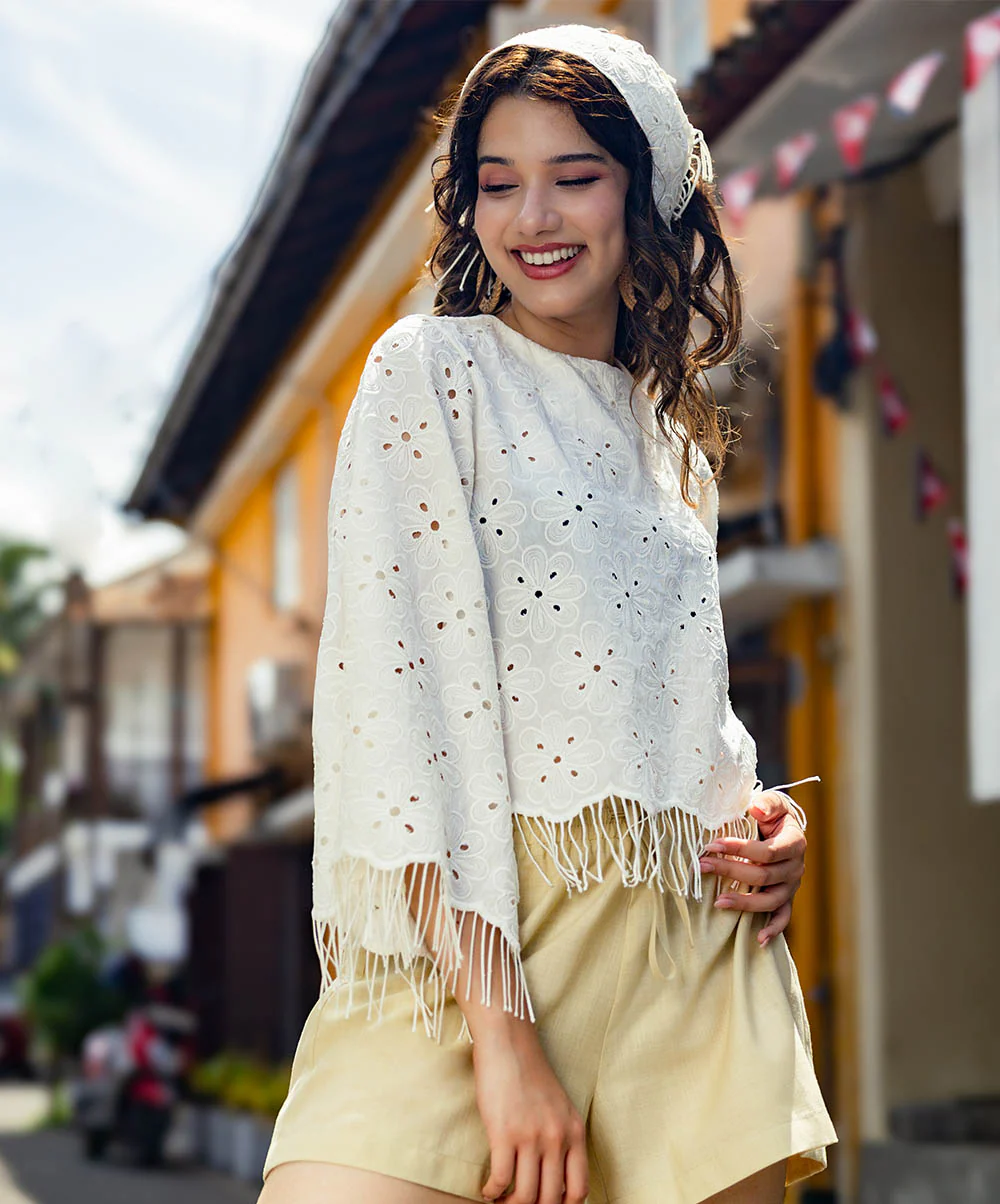 Scalloped Thread Detailed Crop Top - Image 3