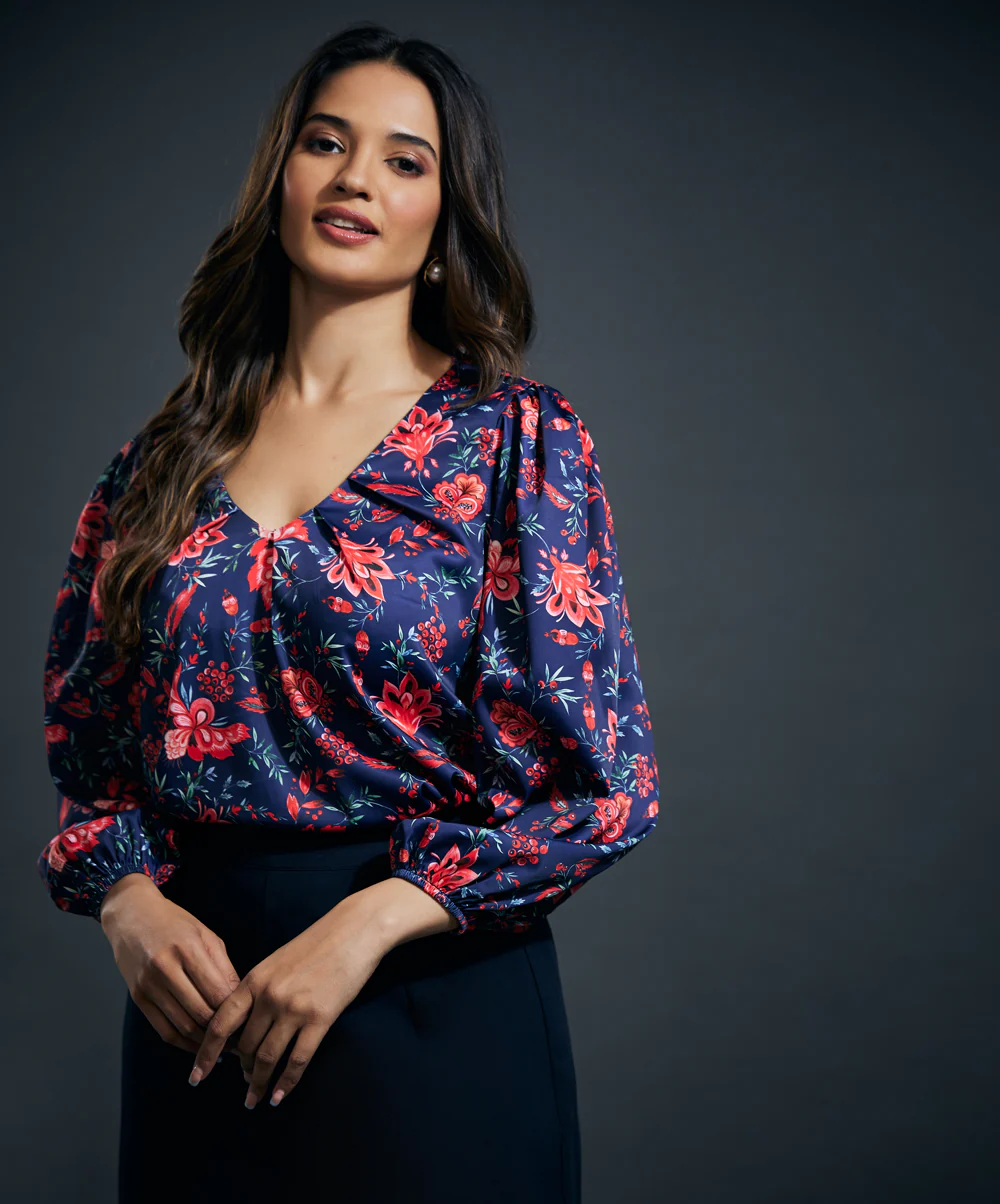 Scoop neck pleated long sleeve blue top - Image 2