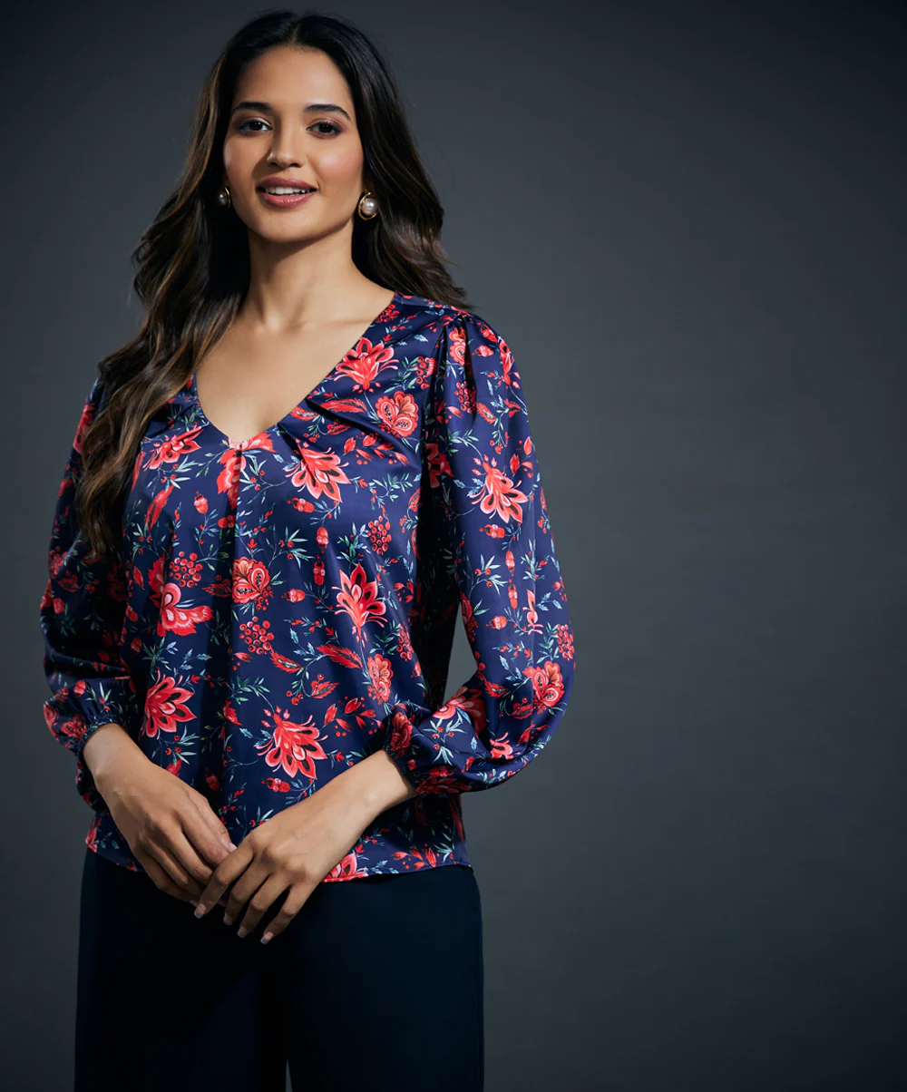 Scoop neck pleated long sleeve blue top - Image 3