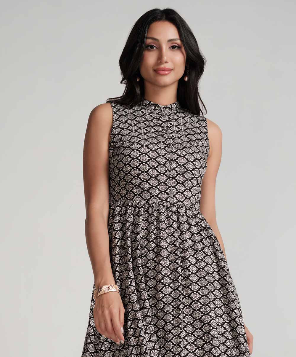 Sleeveless Printed Waist Gathered Black Dress - Image 3