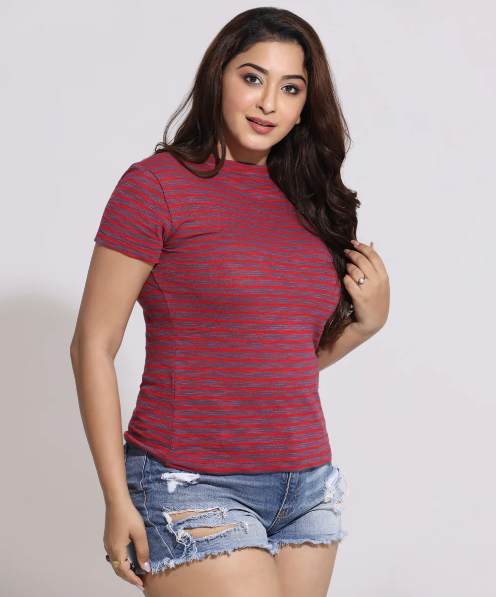Vertical Line Crew Neck Red Tshirt - Image 2