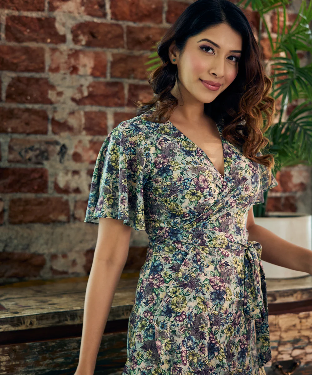 Vneck Sleeve Flared Dress - Image 2