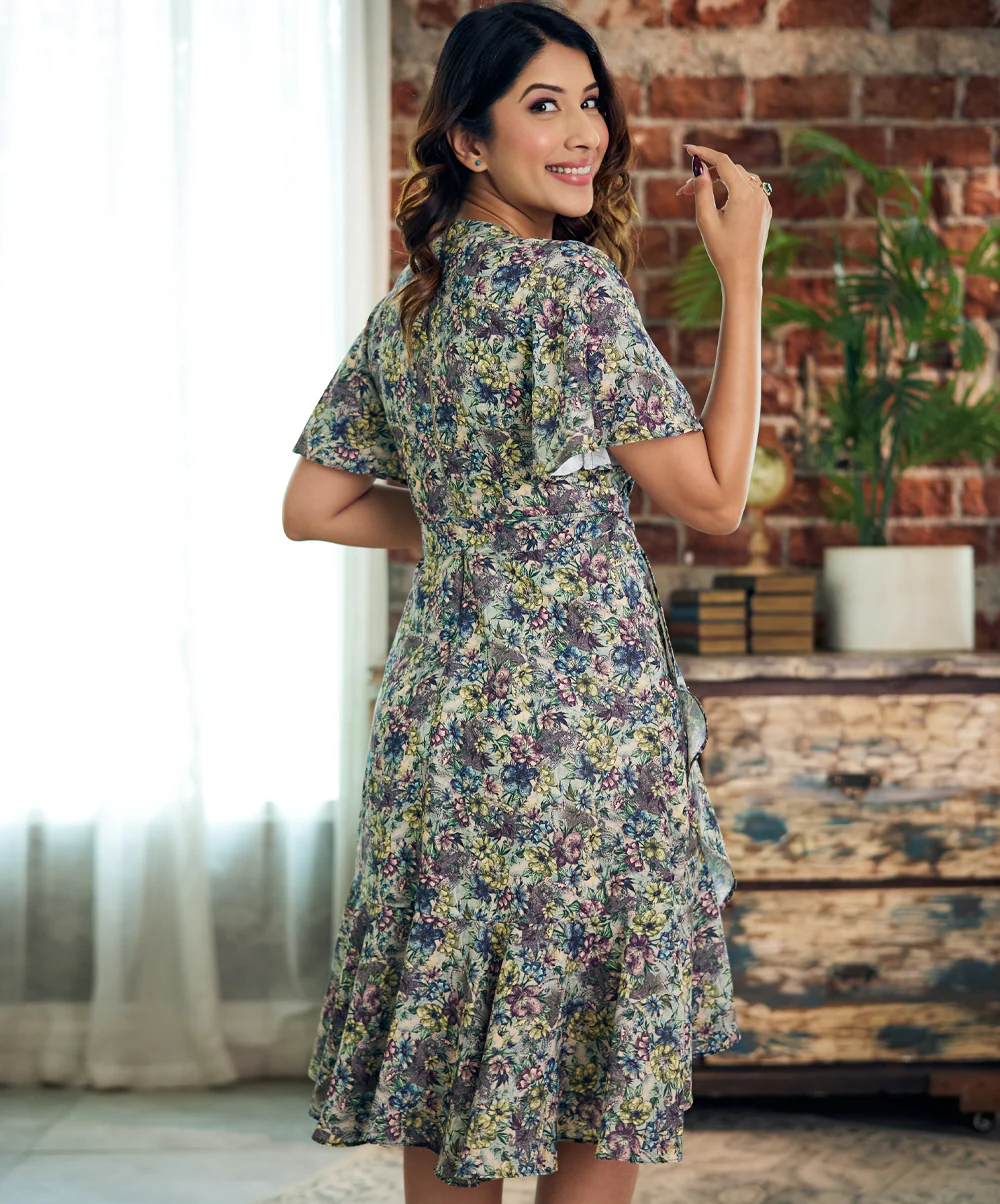 Vneck Sleeve Flared Dress - Image 3