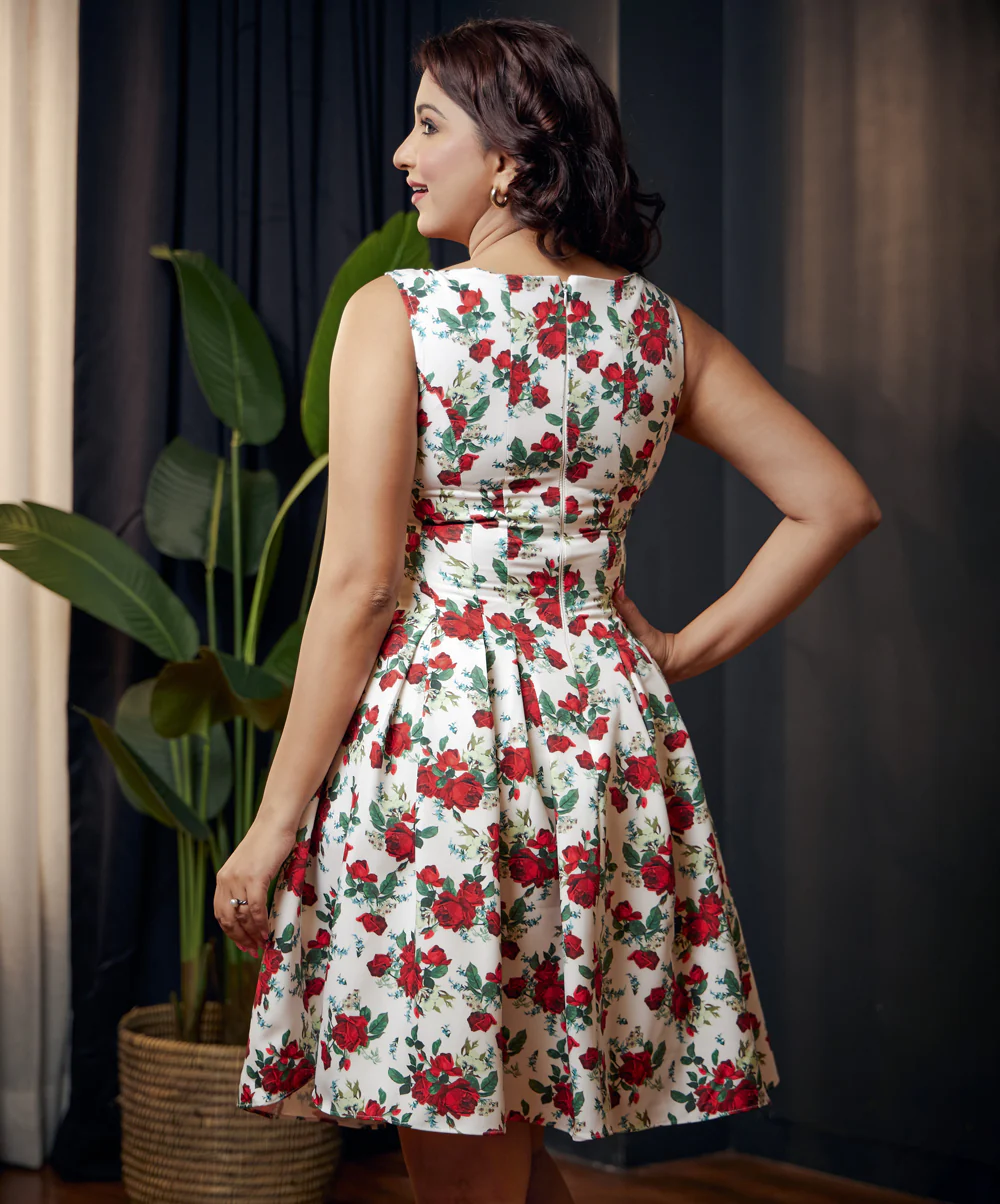 Waistless Scoop Neck Printed White Dress - Image 4