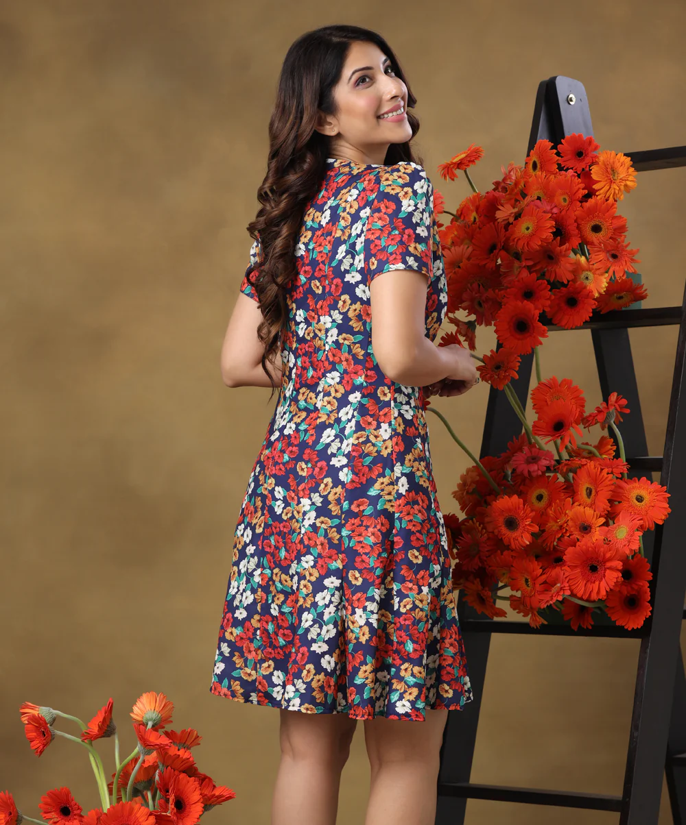 Waistless Vneck Short Printed Navy Dress - Image 3